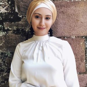 Meet your Posher, Hala